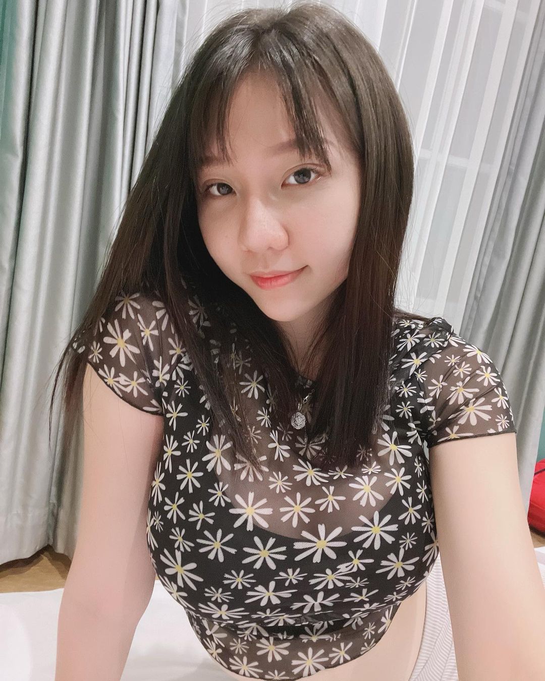 Mandy10 Female,Tall,English,Filipino,Groups/Paties